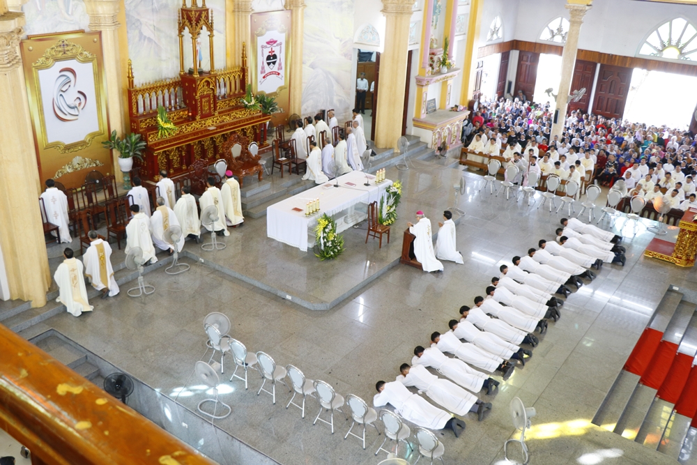 Gp. Hà Tĩnh: Thánh lễ truyền chức Phó tế tại nhà thờ Chính tòa Văn Hạnh, ngày 09.07.2020