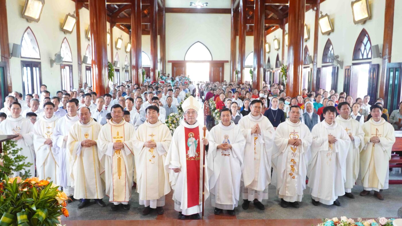 Thánh lễ tạ ơn cắt băng khánh thành và làm phép nhà thờ giáo họ Nủi Yên – giáo xứ Tĩnh Giang